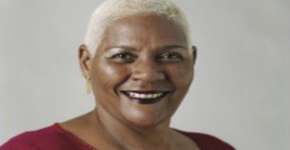 Unidos do Peruche homenageia Denise Camargo