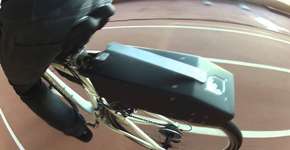 Acessório transforma bike comum em elétrica