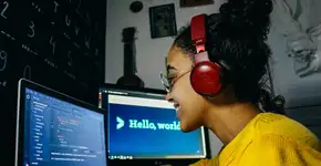 Curso gratuito para mulheres aprenderem programação; confira