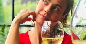 Foto nua de Juliana Silveira é censurada no Instagram