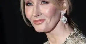 J.K. Rowling divulga loja que vende produtos transfóbicos e revolta web