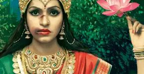 Campanha produz imagens de deusas ‘agredidas’ para combater violência doméstica na Índia