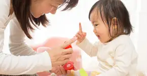 Interação com pais ajuda no desenvolvimento da fala do bebê