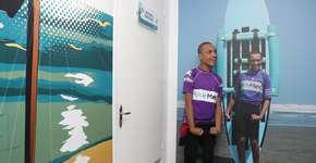 Santos inaugura 1ª escola de surfe para pessoas com deficiência