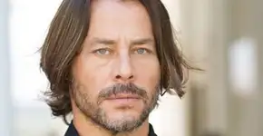 Theo Becker segue inconformado e pede apoio aos fãs