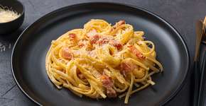 Espaguete à carbonara: simples, cremoso e cheio de sabor
