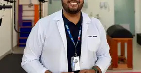 Jovem fisioterapeuta convive com Doença de Crohn e revela os desafios de uma doença sem cura