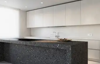 Secondary news: Papel que parece pedra? Conheça a bancada sustentável que é febre em 2026