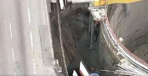 Obra do metrô desaba e abre cratera na Marginal Tietê em São Paulo