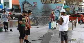 Mão na obra: skatistas da Pista da Saúde reformam local
