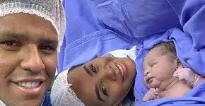 Pais negros são ofendidos por causa da cor de pele do filho recém-nascido