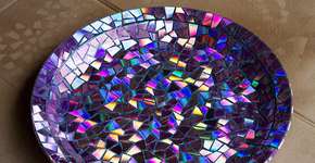 Seus CDs e DVDs velhos servem para fazer mosaicos decorativos