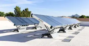 Painel solar coleta água do ar e produz 5 litros por dia