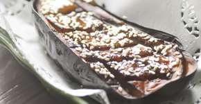 Receita de nasu no missô tão saborosa que parece saída de um bar japonês