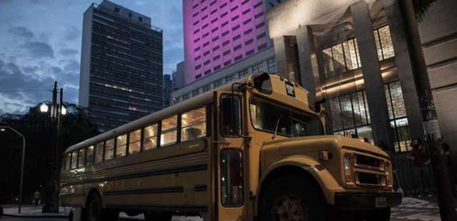 Rizomamóvel, um ônibus que é uma livraria independente