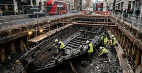 Durante as obras de um prédio em Tallinn, um barco medieval de 24 metros foi encontrado a apenas um metro e meio sob o asfalto e um sinal bem intrigante indica que os marinheiros nem tiveram tempo de juntar suas coisas