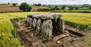 Arqueólogos exploravam terras agrícolas comuns na Europa Central, e o que encontraram subterrâneo nos obriga a repensar 5.000 anos de história funerária