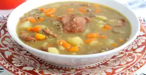 Sopa de lentilha com legumes bem gostosa e completa