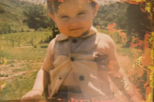 Fotos encontradas por Elizete um mês depois do rompimento da barragem