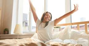 Estudo revela que dormir nesta posição favorece a saúde do cérebro