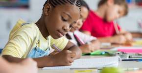 MEC suspende mudanças nos livros didáticos