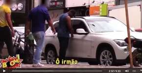 Experiência social mostra como as pessoas reagem ao racismo