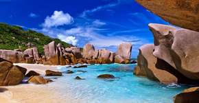Ilhas Seychelles, um paraíso de mar azul cintilante no Índico