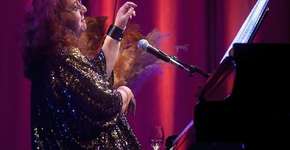 A Dama Indigna – Um Cabaré com Cida Moreira