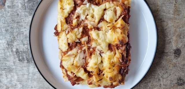 A transformação que ninguém acredita: miojo vira lasanha em 10 minutos