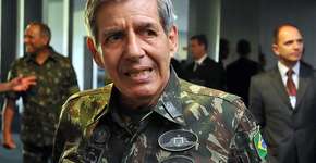 Brasil está à beira do abismo, diz ministro militar de Bolsonaro