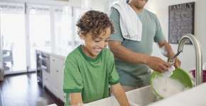 Desafio #homemnapia convida homens a dividirem as tarefas domésticas por uma semana