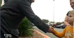 Garoto doa dinheiro para reconstrução de mesquita vandalizada depois de ataque em Paris