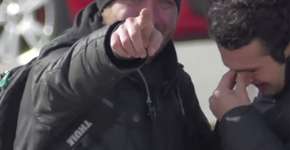 A vizinhança inteira aprendeu a língua de sinais e surpreendeu homem surdo