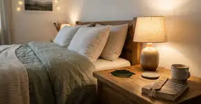 Colocar uma folha de louro na mesa de cabeceira: por que é recomendado para dormir melhor