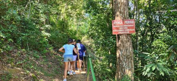Hotel tem trilha que leva a uma pequena cachoeira
