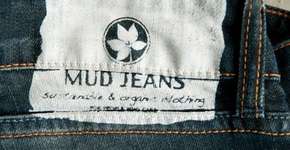 Jeans reciclados e reutilizados podem ser solução para diminuir consumo e gastos com roupas