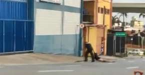 Segurança da rodoviária de Campinas é flagrado arrastando homem pela rua