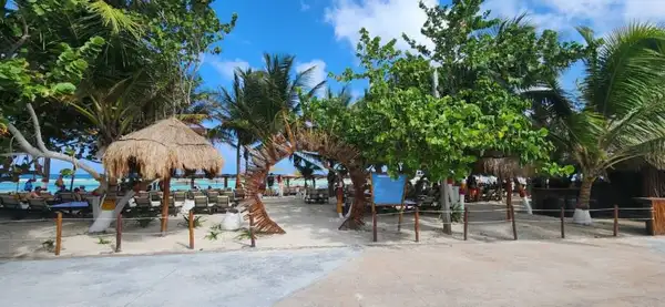 Beach Club na praia de Mahahual