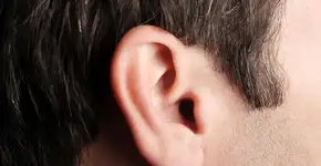 Cera de ouvido pode indicar os níveis de estresse de uma pessoa