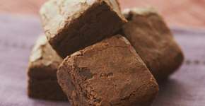 Aprenda a fazer um brownie com ovos de Páscoa