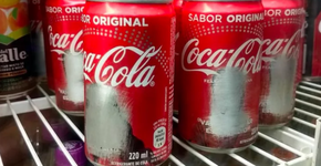 Dono de lanchonete ‘raspa’ artistas de lata de refrigerante