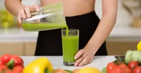 A receita de suco verde com melão e linhaça que você precisa provar