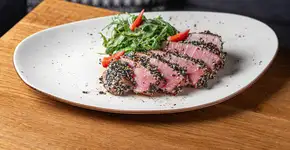 Receita rápida: atum crocante com quinoa e molho de gengibre