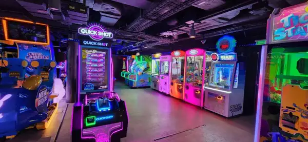 Splash Academy --espaço com brincadeiras, jogos e monitoria para crianças de 3 a 12 anos