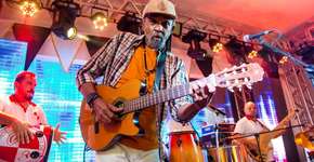 Cleber Augusto, ex-Fundo de Quintal, celebra aniversário no Renascença