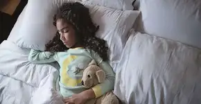 Reciclagem de roupa de cama de hotel produz pijamas infantis