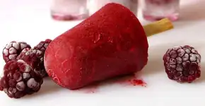 Faça você mesmo um saboroso picolé de frutas