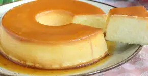 O segredo para o pudim de leite em pó mais cremoso que você já provou