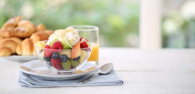 Salada de frutas cremosa: refrescante e irresistível!