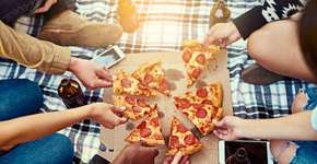 Pizza pela metade do preço pode ser pedida por aplicativo